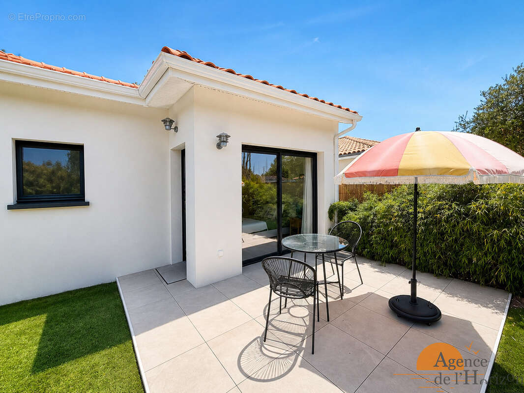 Maison à ARES