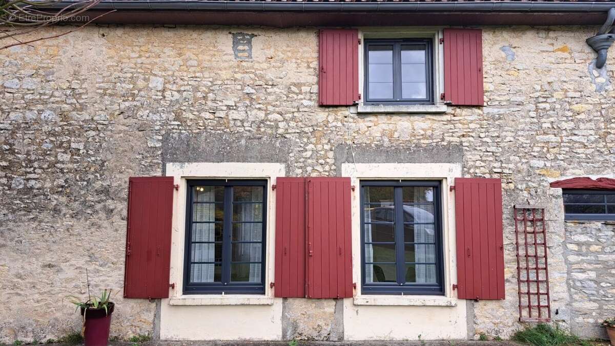Maison à LA FAYE