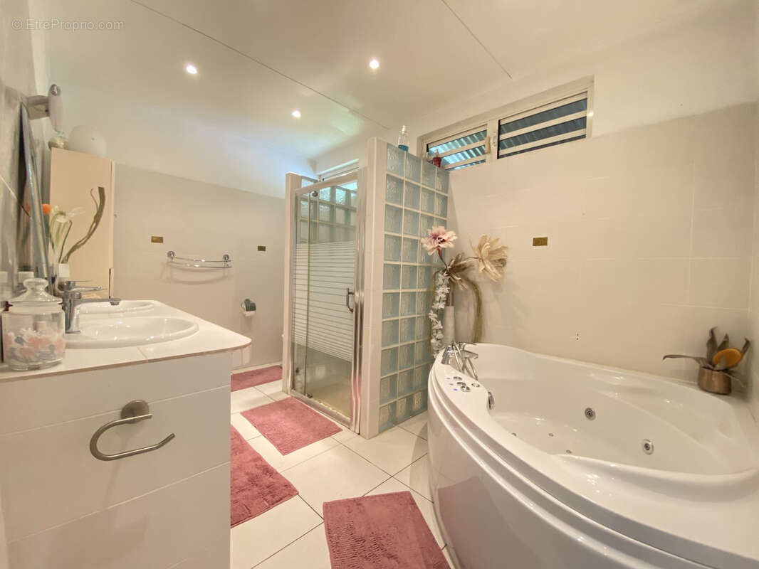 Maison 225 m² à Matoury  - photo 3