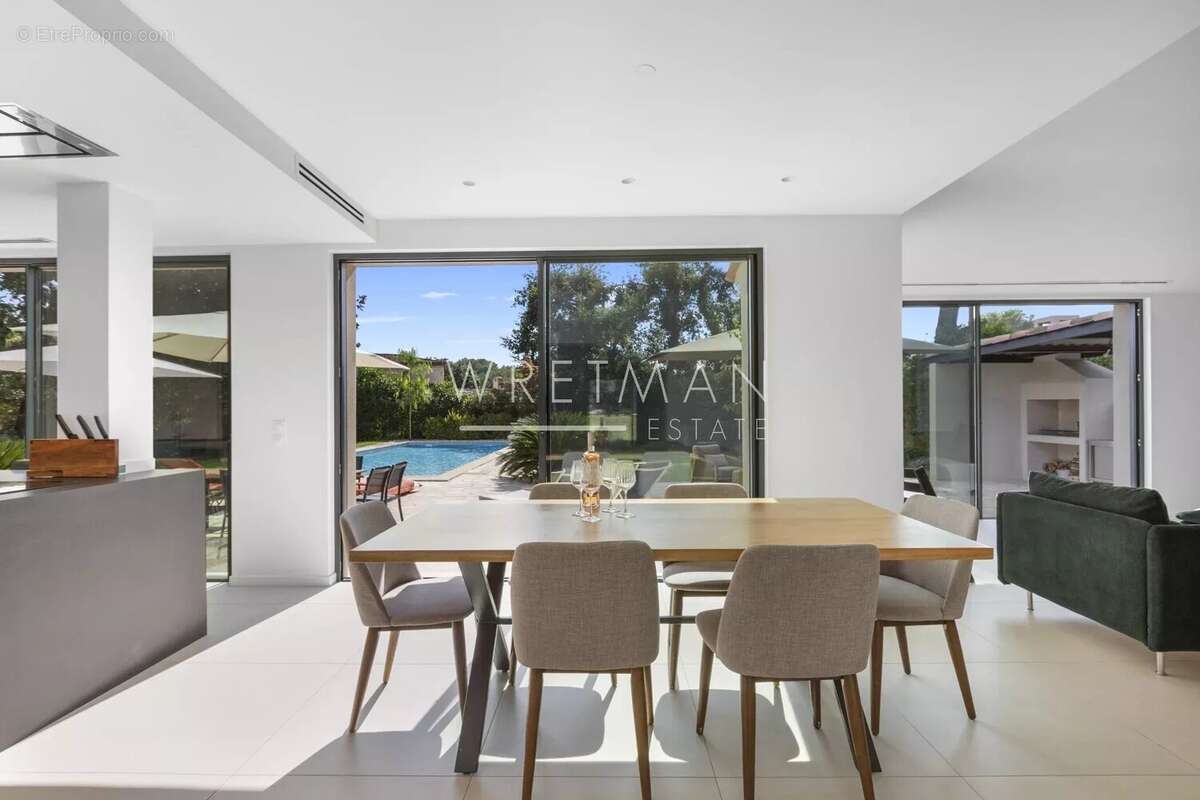 Maison à ROQUEFORT-LES-PINS