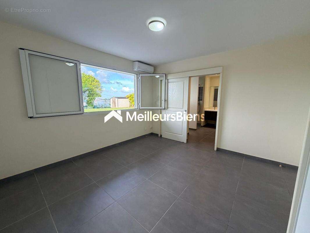 Maison à PETIT-BOURG