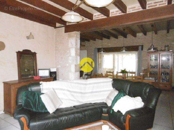 Maison à SAINT-HILAIRE-SUR-BENAIZE