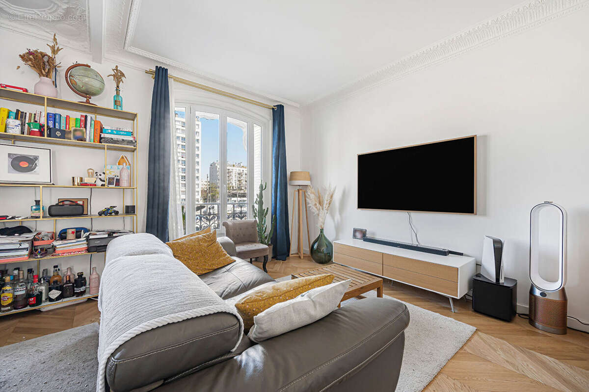 Paris 12 - 4P refait à neuf  54.81 m2 au sol 2 chambres - 1er étage ascenseur Gardien - photo 4