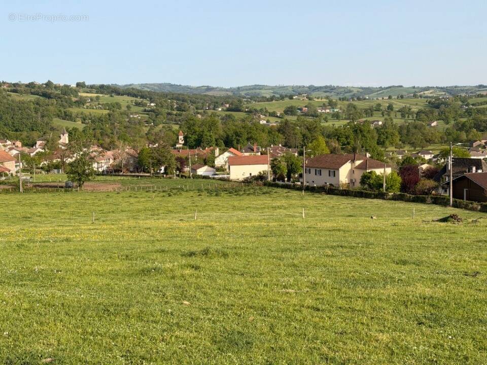 Terrain à SAINT-ETIENNE-DE-MAURS