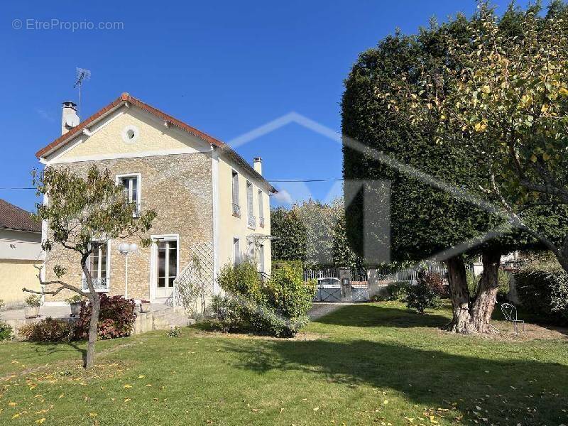 Maison à COMBS-LA-VILLE