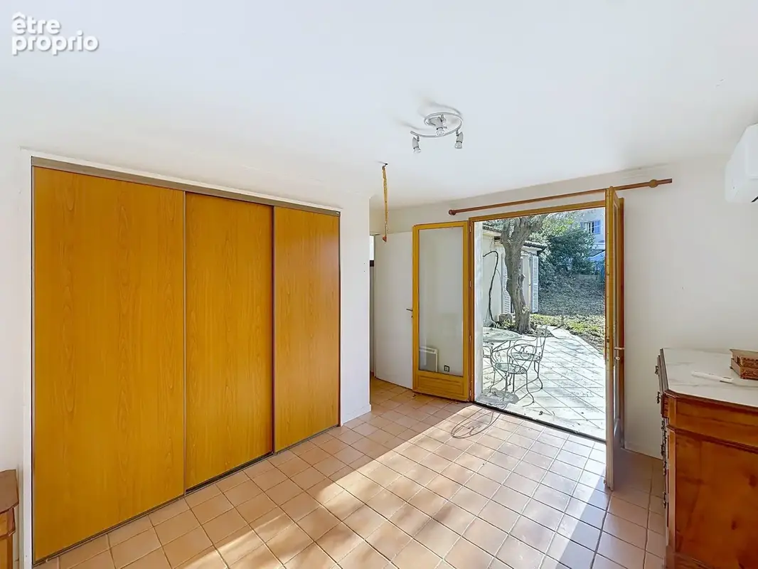 CO-EXCLUSIVITÉ - Villa de plain-pied à rénover - Quartier de l'Ara   Fort potentiel. - photo 6