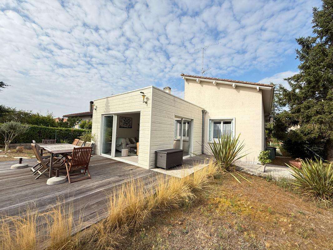 Maison à SAINT-YRIEIX-SUR-CHARENTE