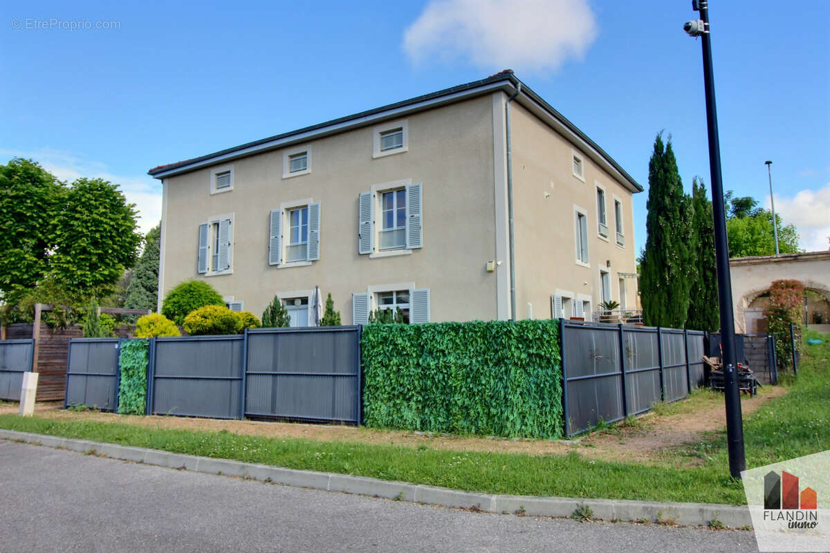 Appartement à CHARLY