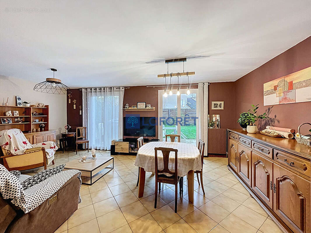 Maison à SAINT-PIERRE-DU-PERRAY