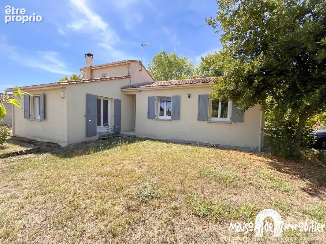 A vendre à GIMEUX (Charente) - Maison de plain-pied de 4 pièces - 92m2 - Grand jardin et terrasse couverte - photo 12