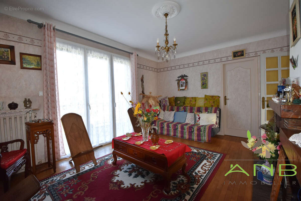 Maison à SAINT-PARDOUX-LA-RIVIERE