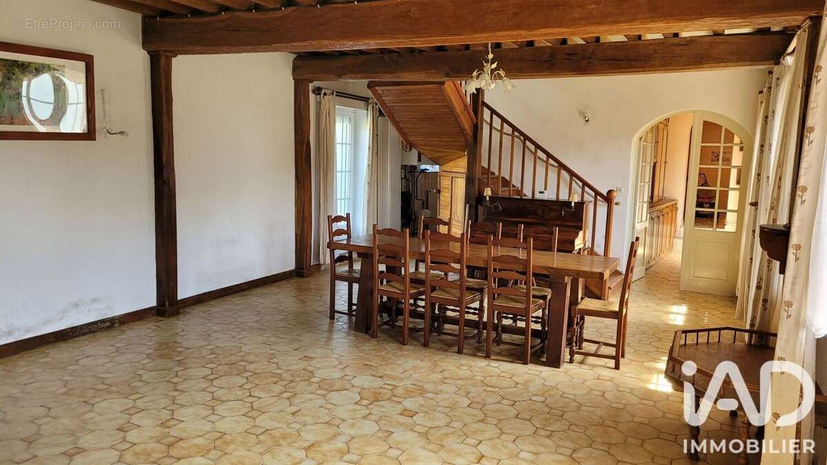 Maison 137 m² à Fontaine-La-Gaillarde  - photo 7