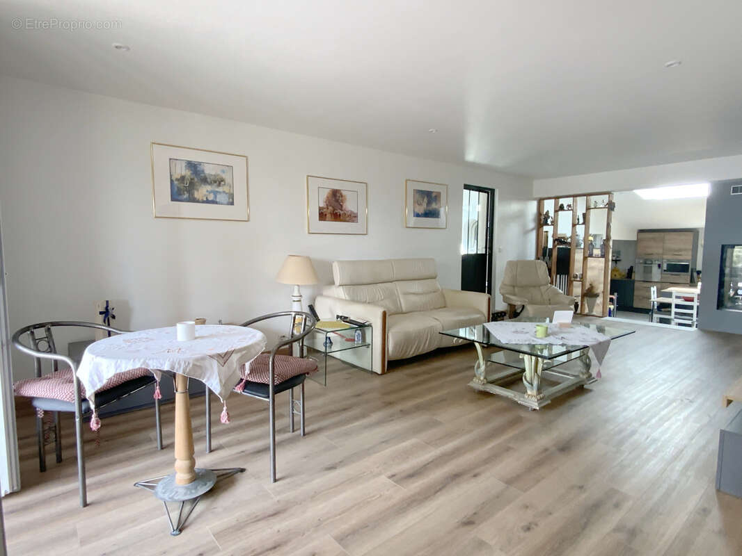 Villa plain pied sur 1000 m2 de terrain avec piscine. - photo 13