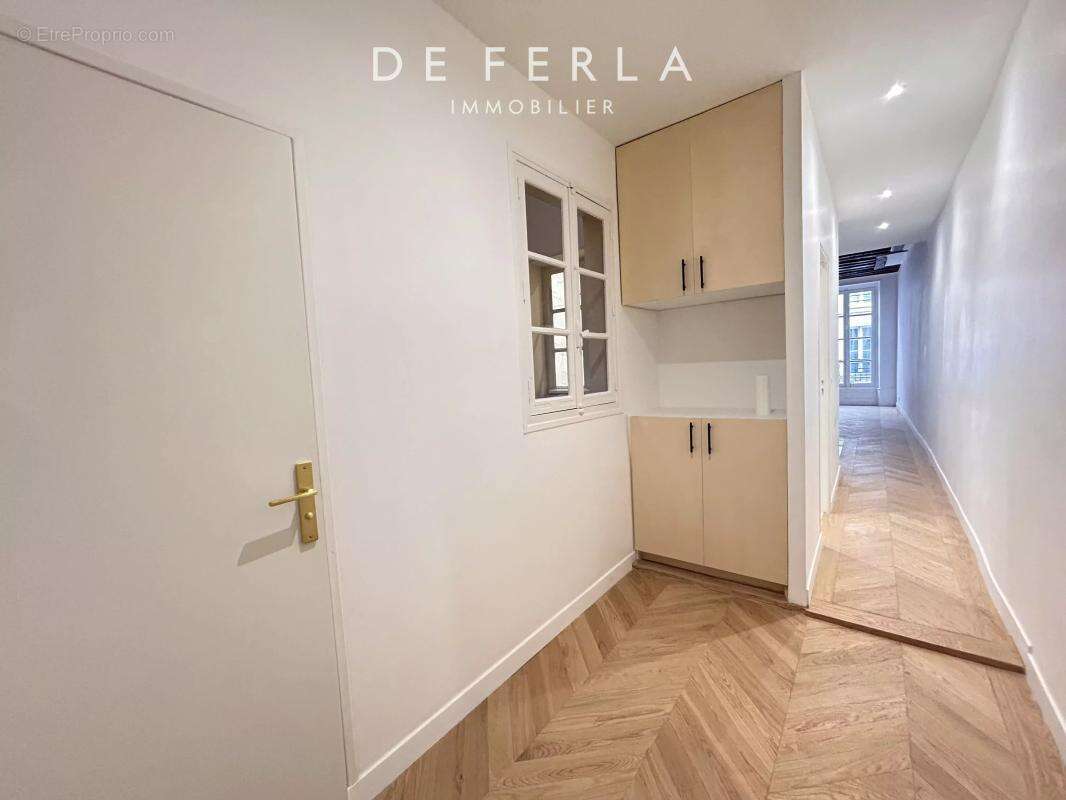 Appartement à PARIS-1E