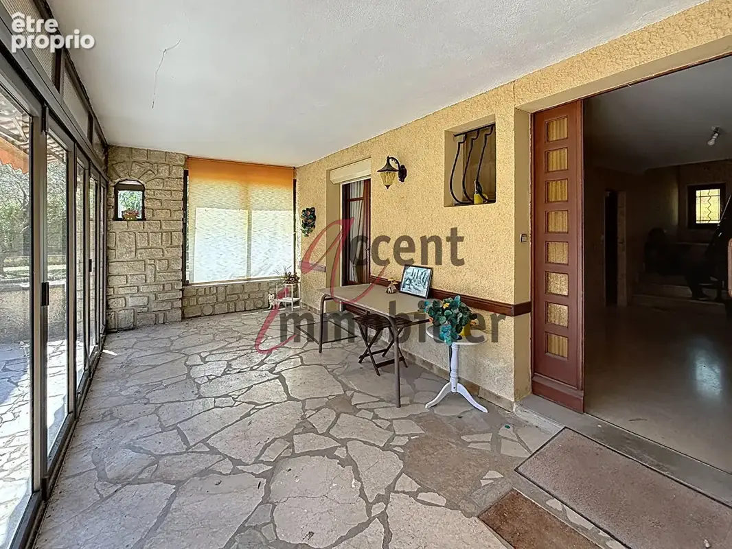 Grande maison familiale de 280 m² avec piscine sur 3 000 m² de terrain - photo 7