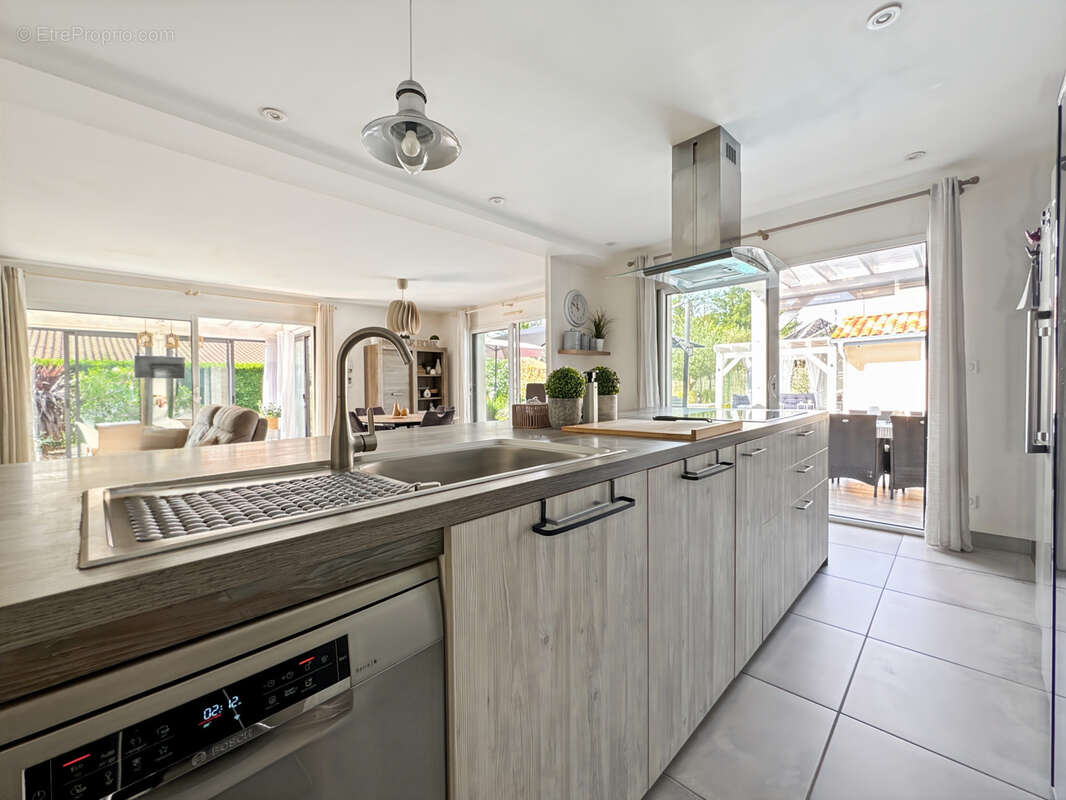 À vendre   Maison contemporaine avec piscine à Saint-Bernard 160m2 6 pièces sur grand  terrain plat. - photo 21