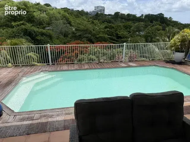 Villa 310 m² divisée en deux appartements Piscine et vue dégagée — Terrain de 1 076 m² - photo 3