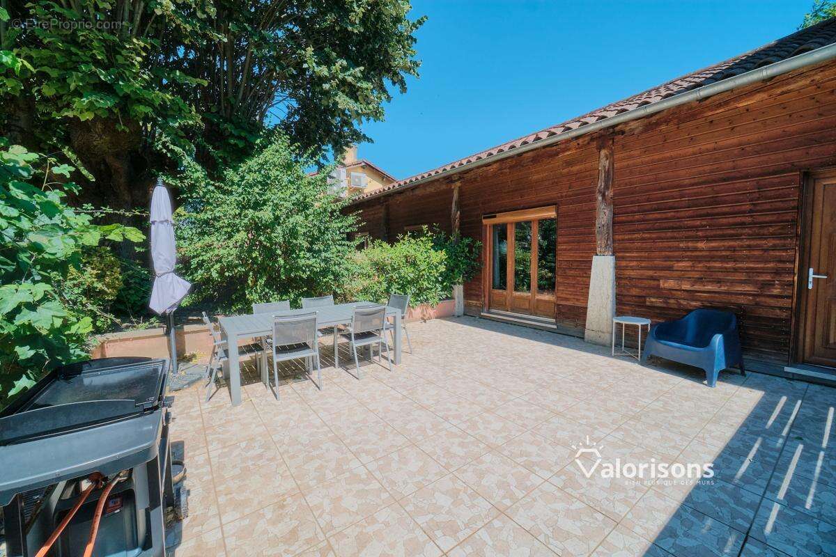 Maison 61 m² à Jons  - photo 10