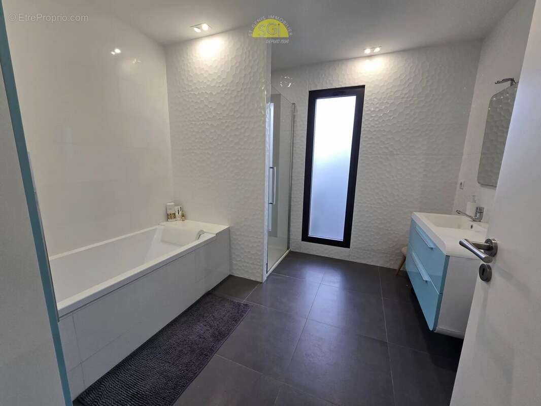 Maison à SAINT-GENIS-DES-FONTAINES