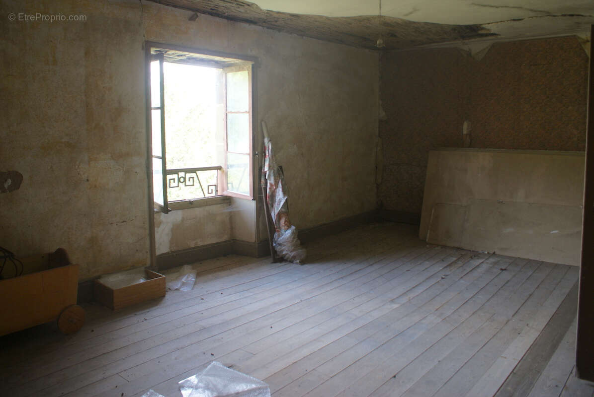 Maison à COLLONGES-LA-ROUGE