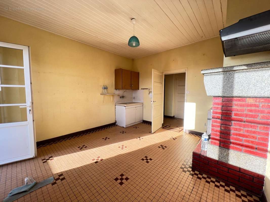 Maison à BEAULIEU-SOUS-LA-ROCHE