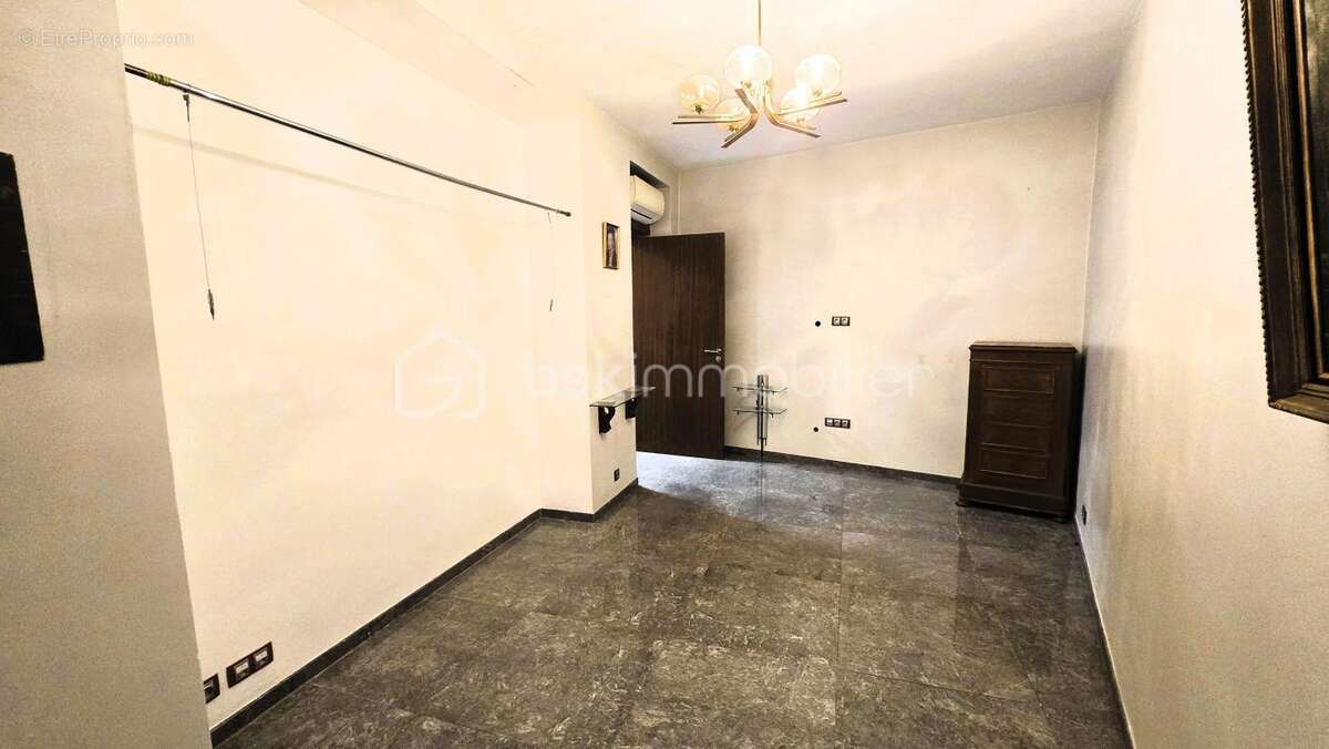 Commerce à PARIS-16E