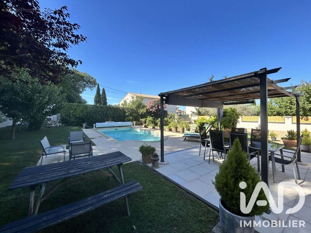 Maison 139 m² à Fontvieille  - photo 2