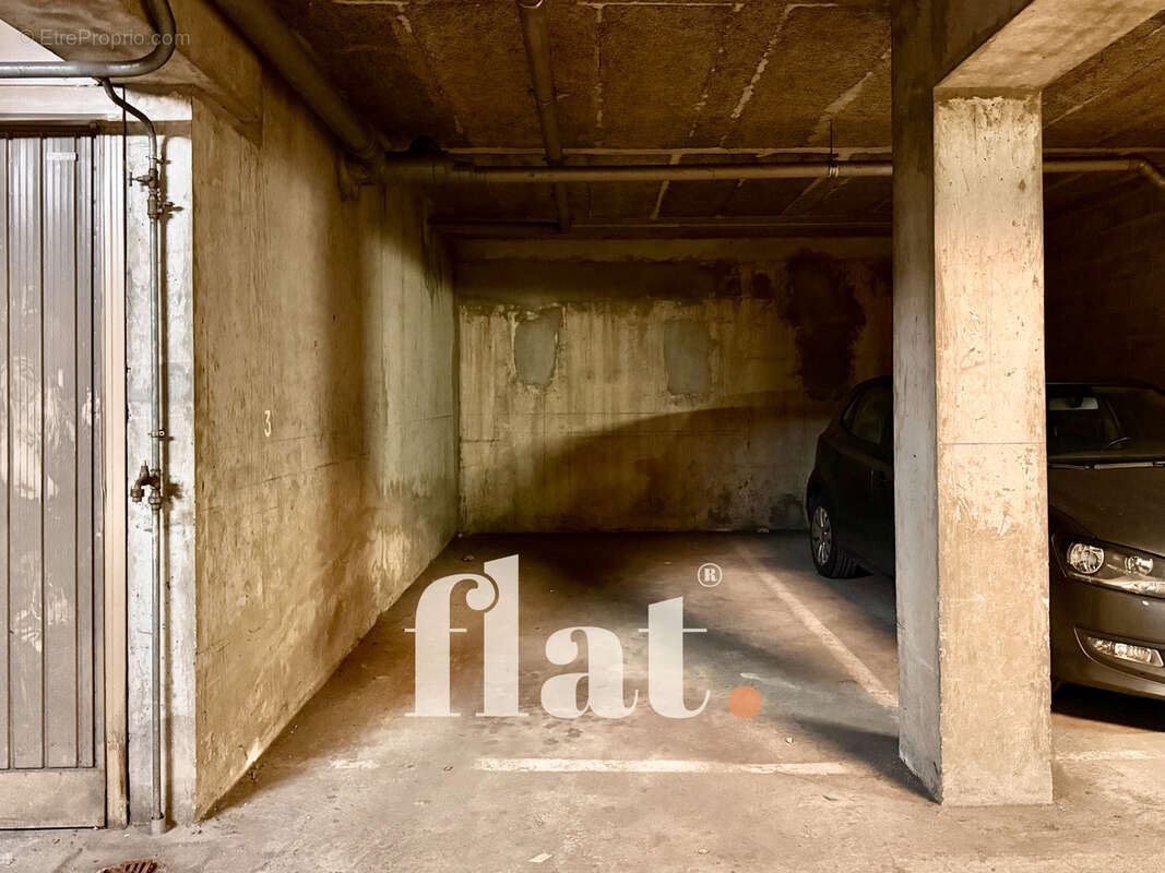 Parking à PARIS-10E