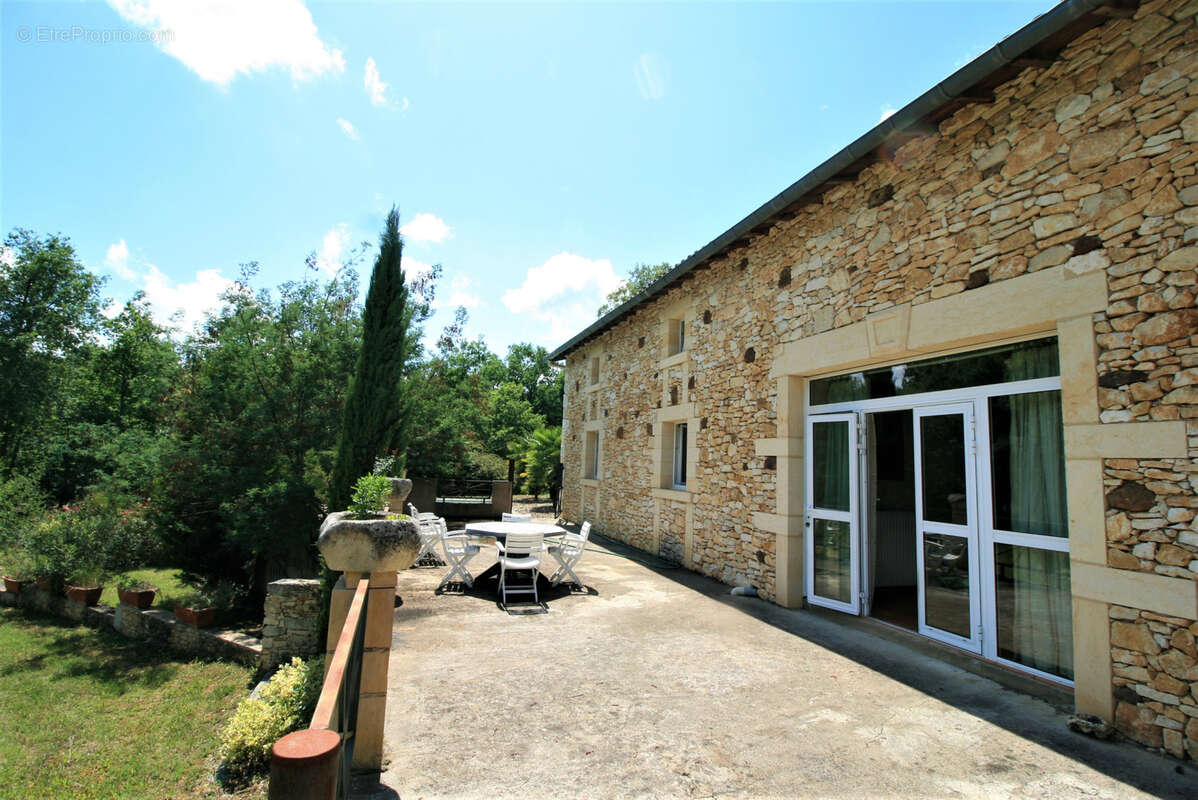  Maison en pierre six chambres deux bureaux - photo 13
