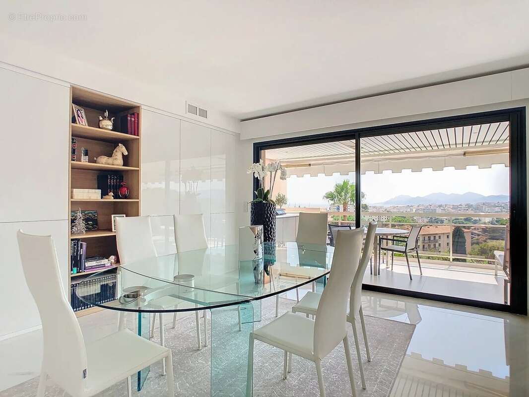 Appartement à LE CANNET