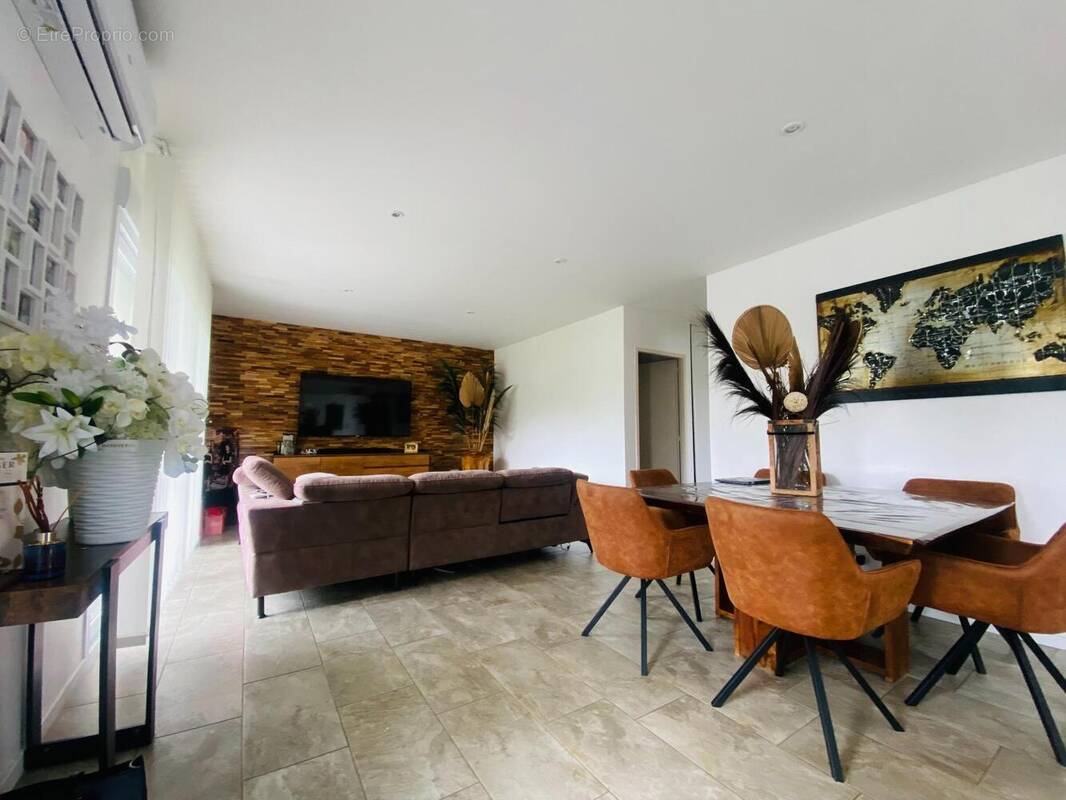 Photo 1 - Maison à SURGERES