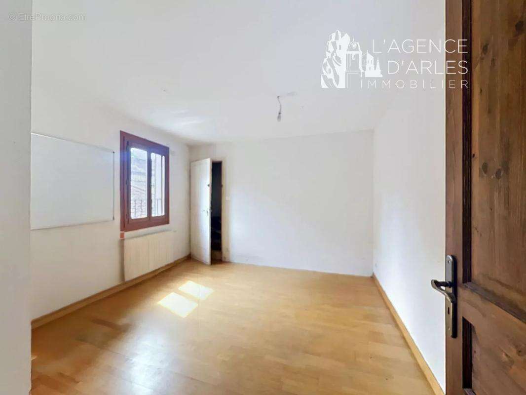 Arles - À quelques pas des Arènes d'Arles, au calme, maison de ville avec garage et terrasse - photo 11