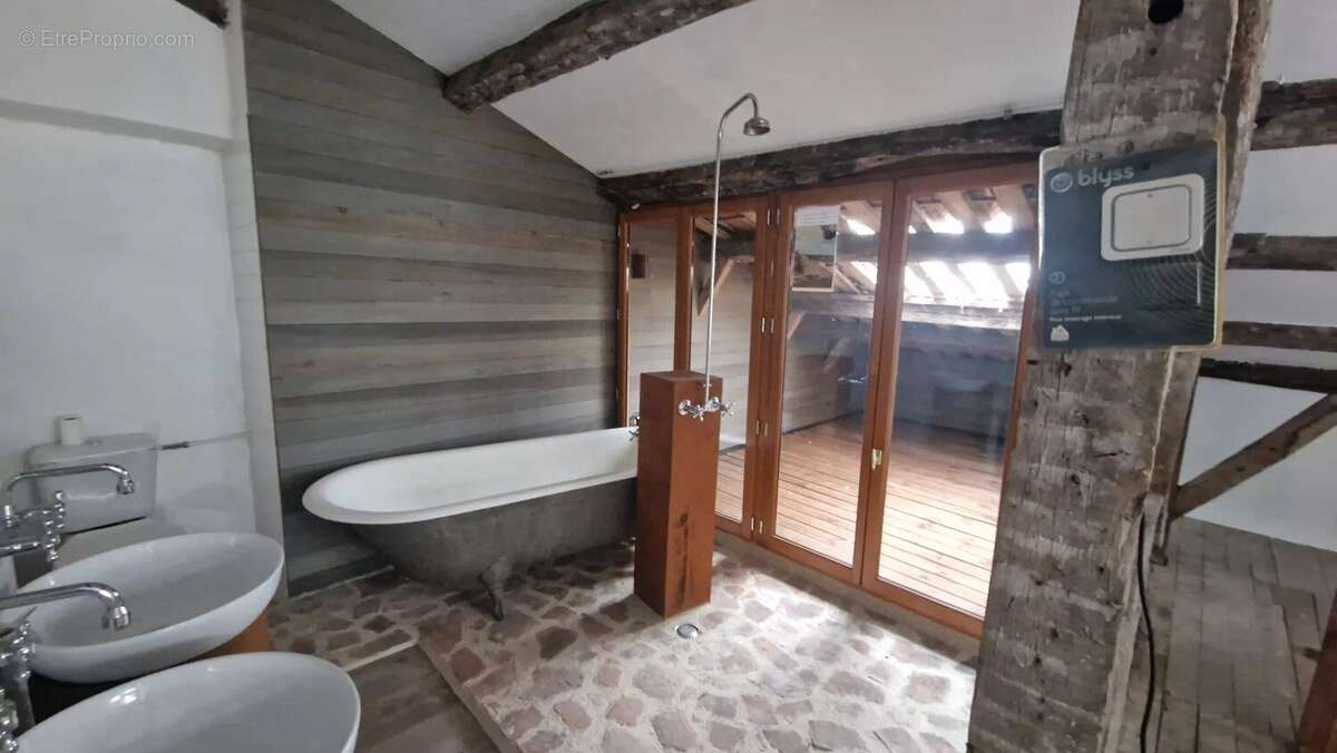 Bel appartement au cœur du village à terminer. - photo 5