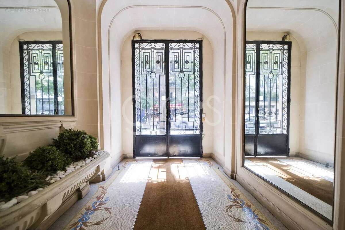 75007 suffren / tour eiffel. vente appartement haussmannien familial 3 chambres. - photo 14