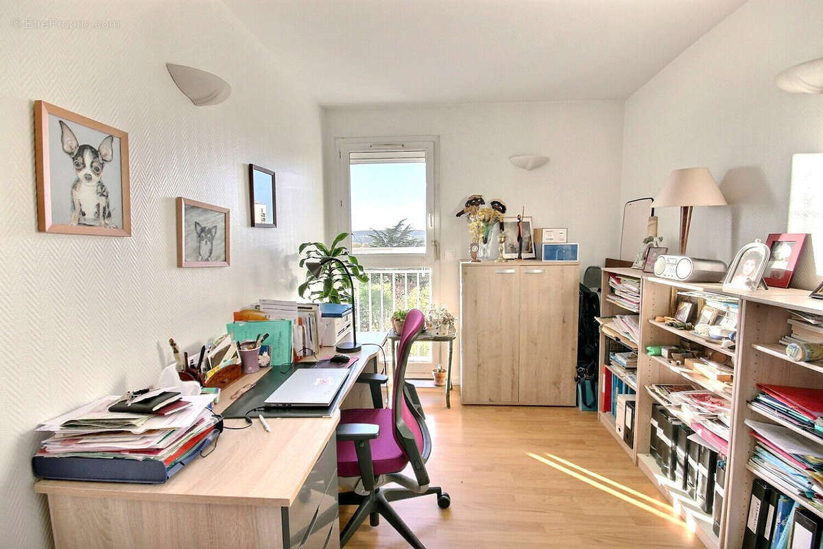 Appartement à FRESNES