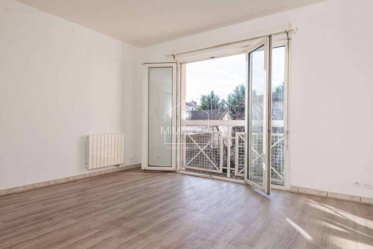 Appartement à LES PAVILLONS-SOUS-BOIS