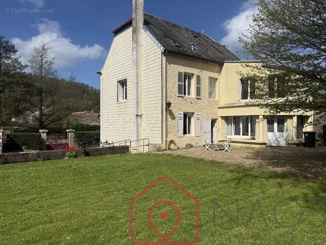 Maison à GIVONNE