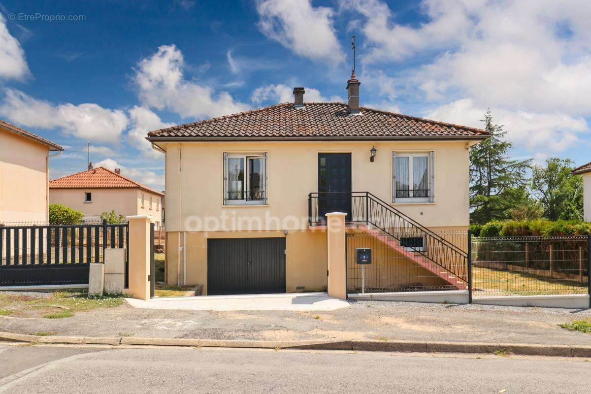 Maison Individuelle sur sous-sol de 65 m² environ - 4 pièces - 1 voir 2 Chambres - Garage -Parcelle 700 m² -MAGNAC LAVAL (87) - photo 2