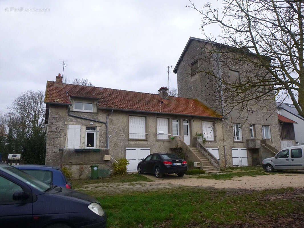 Appartement à VILLENEUVE-SUR-AUVERS