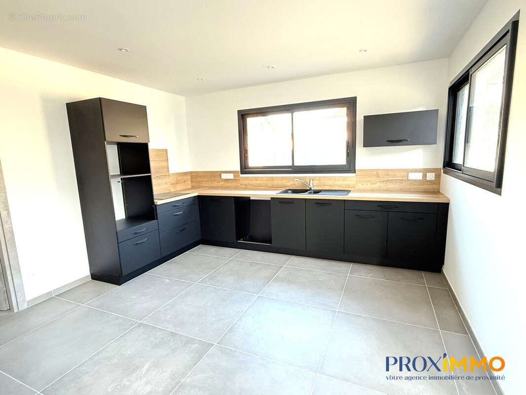 Maison 117 m² à Saint-Blaise-Du-Buis  - photo 2