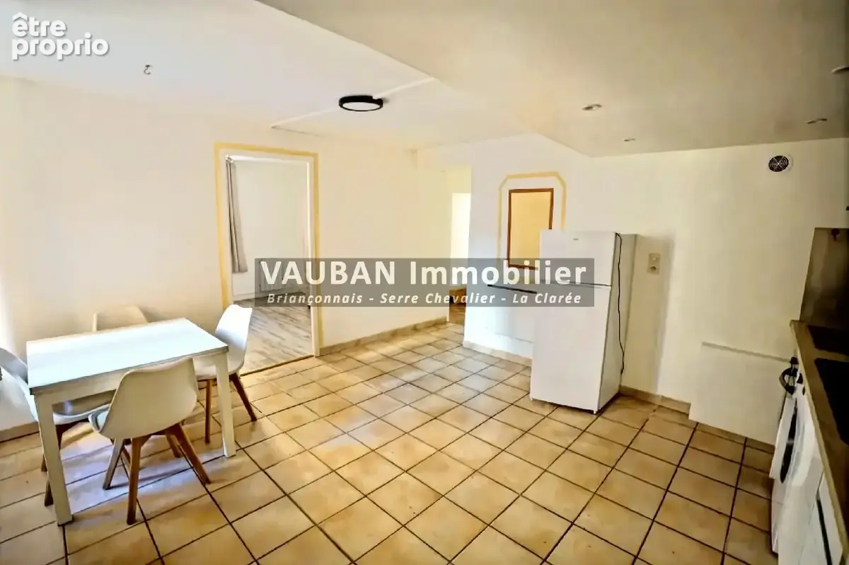 Appartement T3 au cœur de la vieille ville de Briançon - photo 4