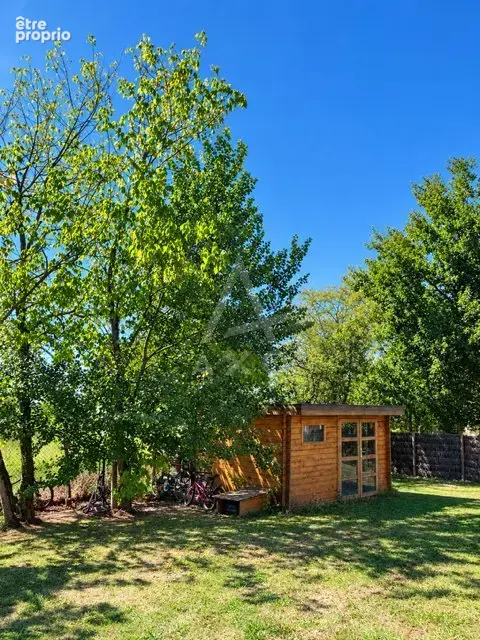 Maison récente de 146 m² avec piscine sur terrain arboré de 1 646 m² - photo 8