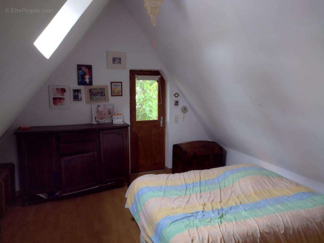 Maison à SAINT-MARTIN-DE-BIENFAITE-LA-CRESSONNIERE