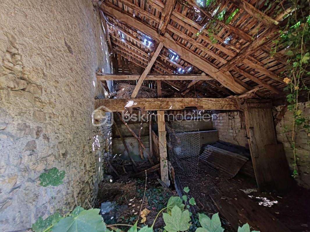 Maison de ville et grange à rénover entièrement - photo 19