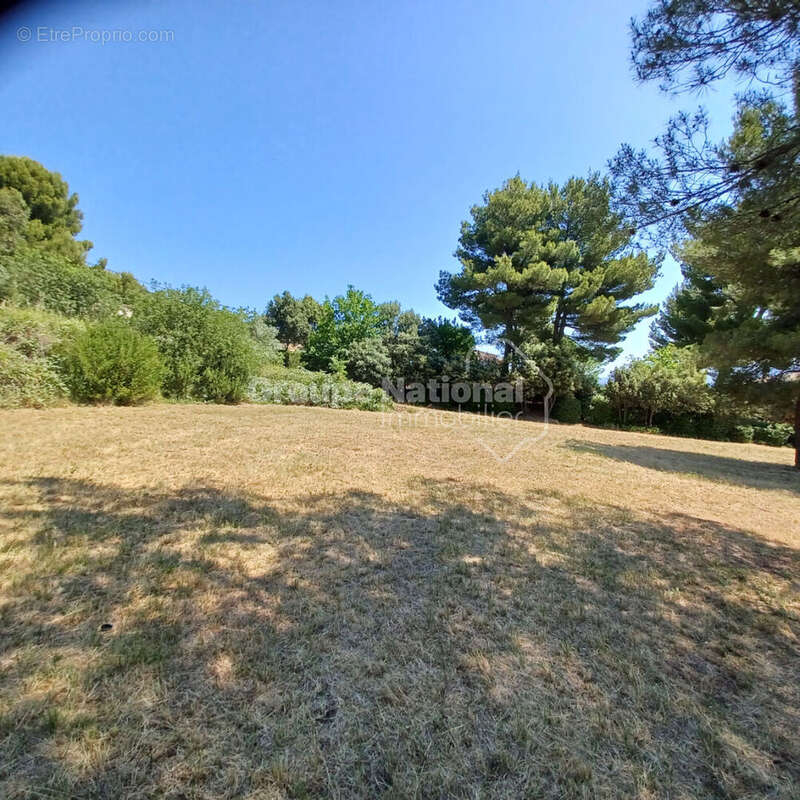Terrain à CORBIERES