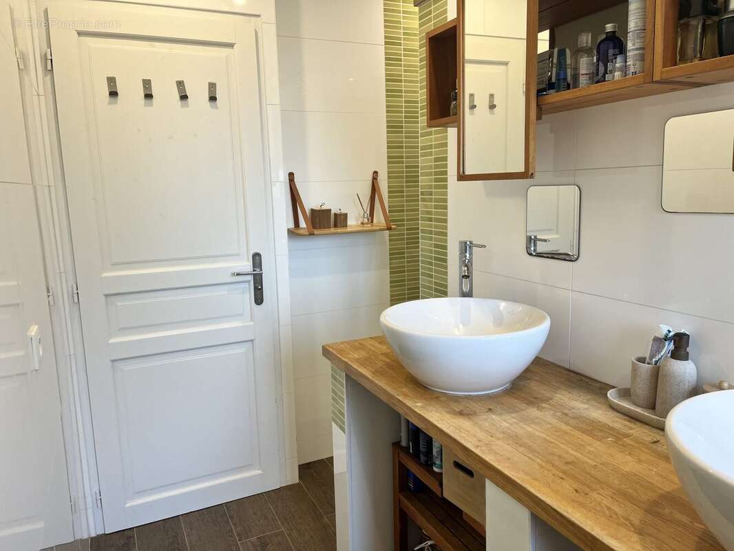 SALLE D&#039;EAU DOUBLE VASQUE - Maison à SOULAC-SUR-MER