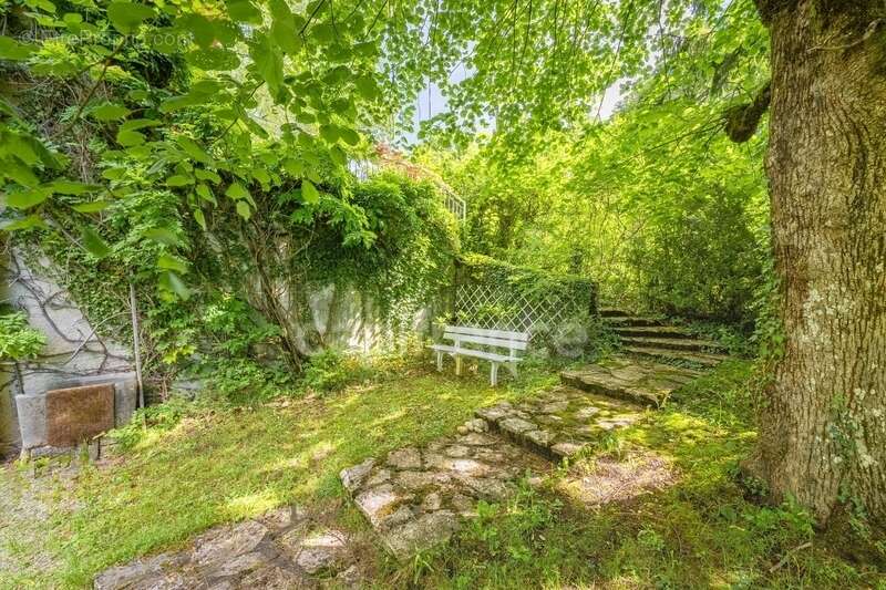 Dpt Ain (01), à vendre proche de GEX  maison P6 de 197 m² - Terrain de 1300 m² - photo 18