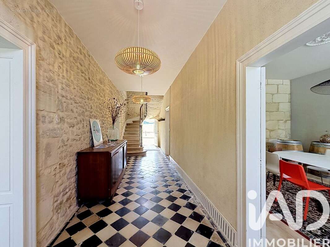 Maison 230 m² à Saint-Seurin-De-Cadourne  - photo 3