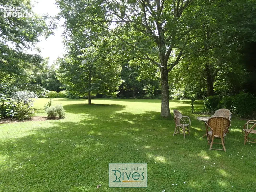 Propriété d'exception — Parc boisé de 1,3 hectare et étang privé - photo 8
