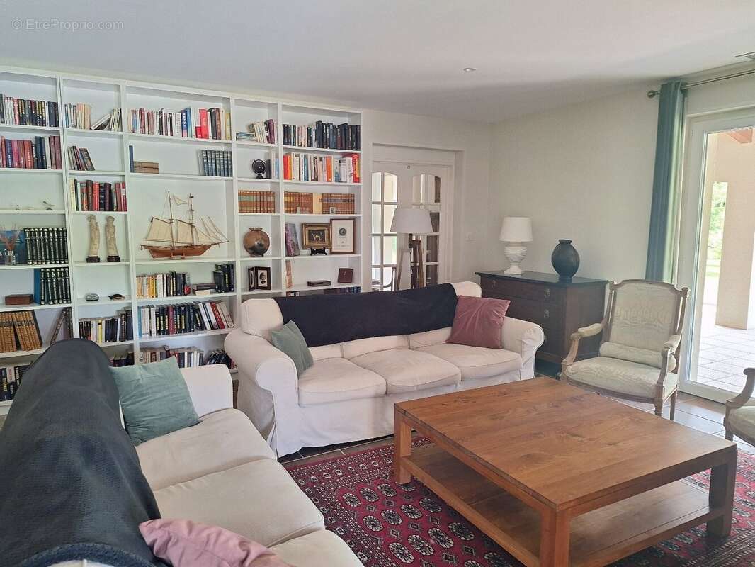 Maison 250 m² à Sainte-Severe  - photo 9